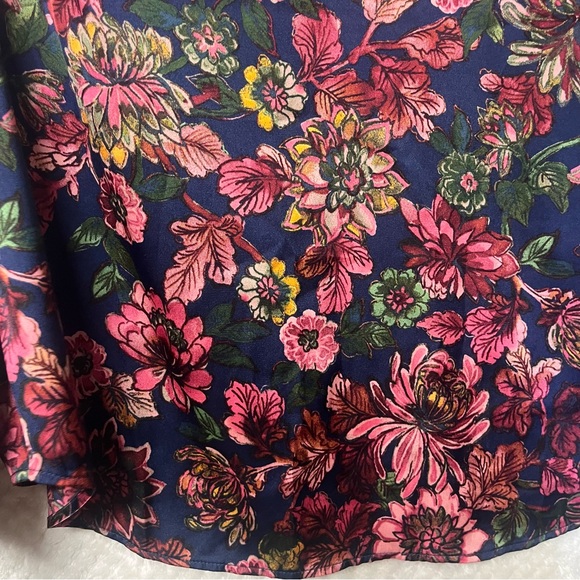 Talbots Soft Satin Charmeuse Top Stunning Floral Split Neck Long Cuffed Sleeve - Picture 8 of 10